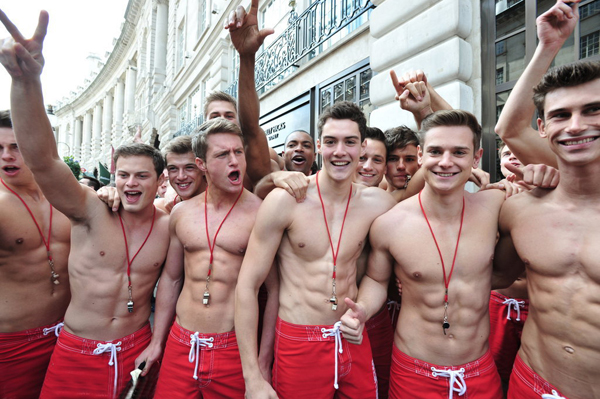 曾经拉着小鲜肉游街的A&F 如今回归成熟率性风了