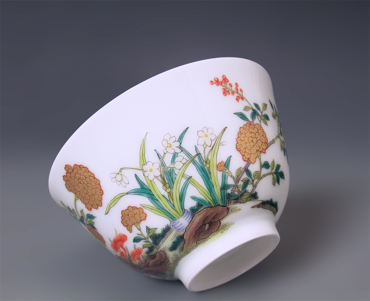 粉彩描金灵芝水仙盖碗 (6).JPG