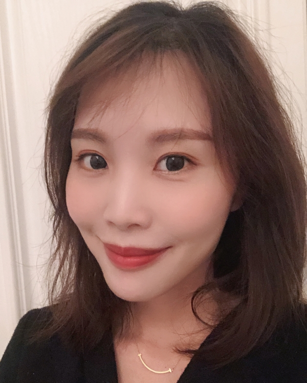 何旻蔚 Karen