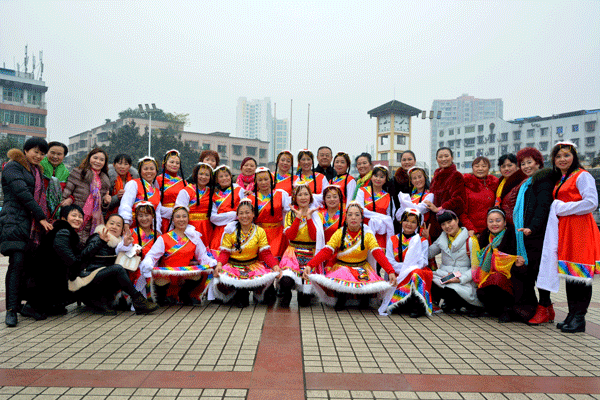 2016下期散学典礼   舞蹈《雪山姑娘》表演人员合影