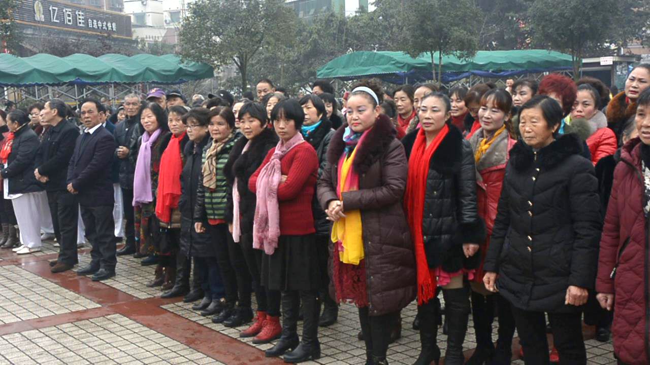 师生们不惧严寒，集会散学典礼1