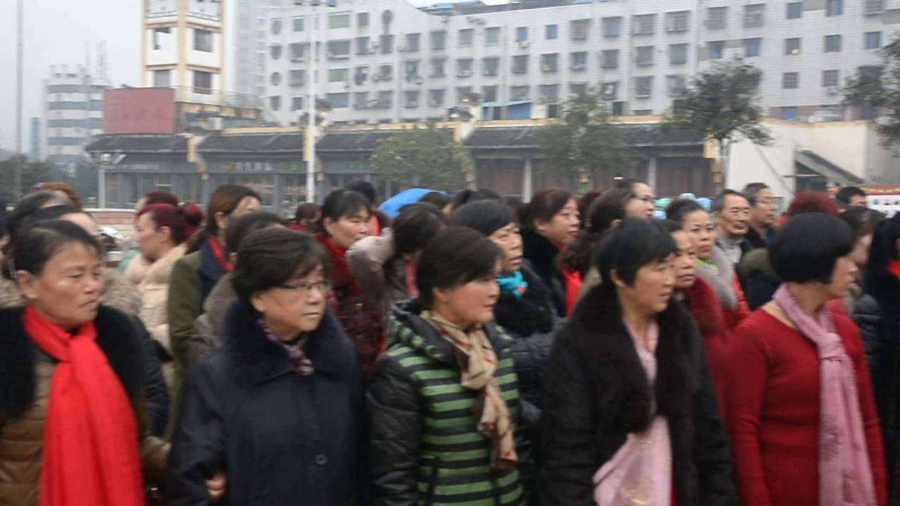 师生们不惧严寒，集会散学典礼2