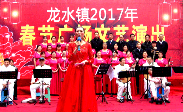 2017庆新春老年大学广场文艺演出   主持人  学员李正凤 