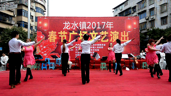 2017庆新春老年大学广场文艺演出  舞蹈班学员《北京平四》表演