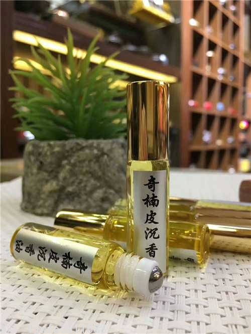 沉香精油