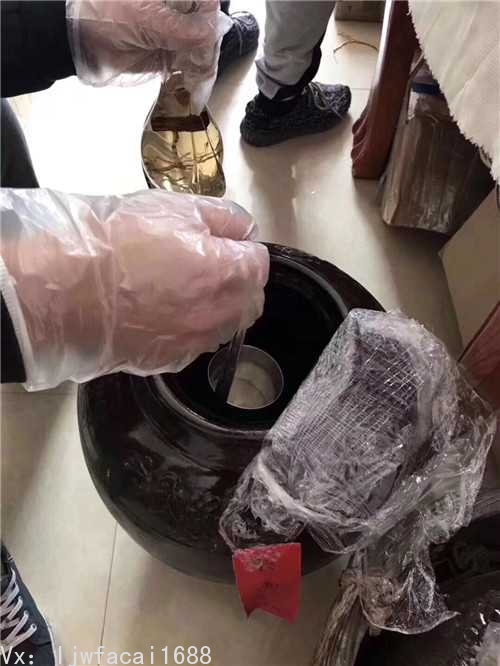 沉香性温,服用之后可以起到非常不错的行气止痛的作用。 沉香性温,服用之后可以起到非常不错的行气止痛的作用。