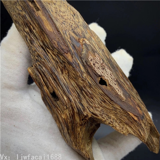沉香本身是艺术品,也是消费品,也是收藏品。 沉香本身是艺术品,也是消费品,也是收藏品。