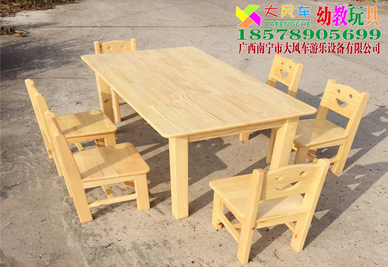 南宁幼儿家具厂木质桌椅.jpg