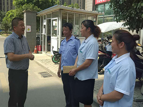 高温酷暑送清凉、送关怀