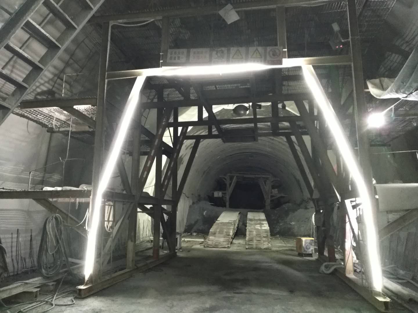 关于进一步加强隧道工程质量和安全监管工作的若干意见