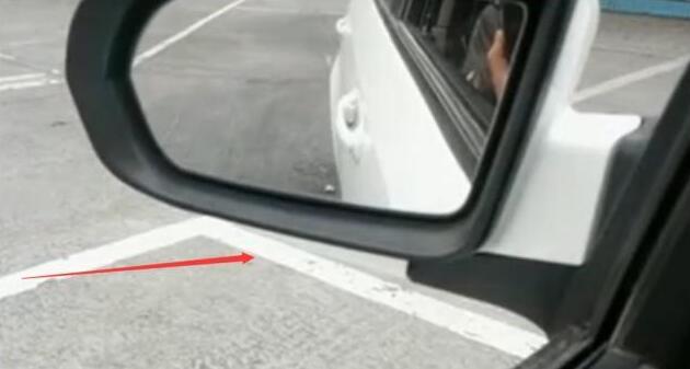 科目二倒车入库怎样调后视镜