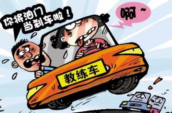 如何避免把油门当刹车踩