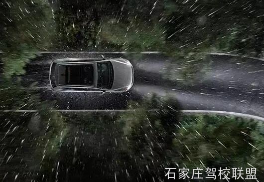 下雨天学车注意事项