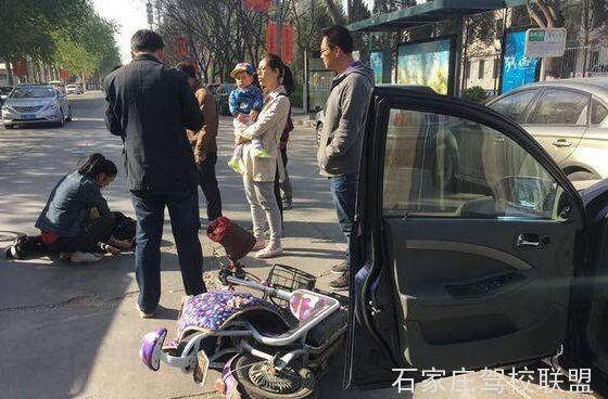 开车门真的要当心了 开车门真的要当心了
