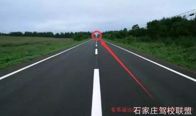 正确的直线行驶的方法 正确的直线行驶的方法