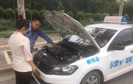 当你拿到驾照离开驾校后，你才能够看清了这群人