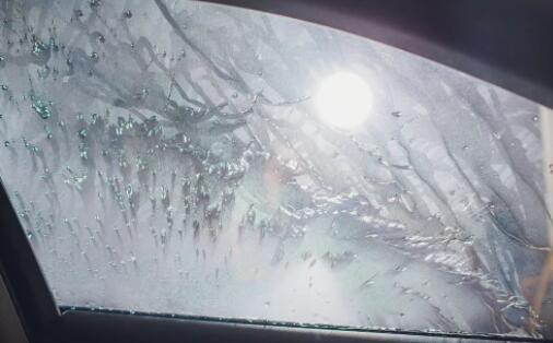 天气变冷，车窗起雾怎么办？