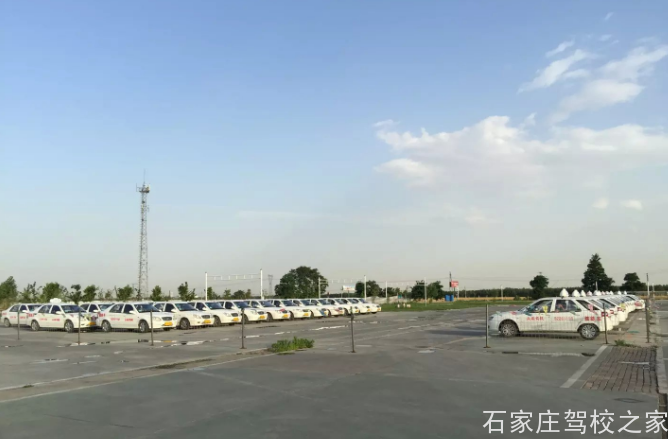 众源驾校训练场