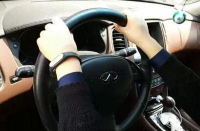 方向盘如何打 方向盘如何打
