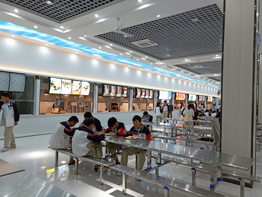 学生就餐