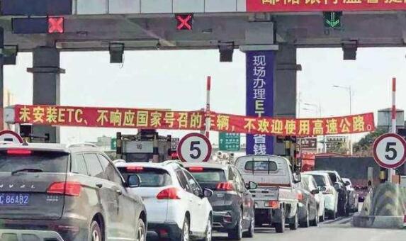“不办就堵”也是权力任性