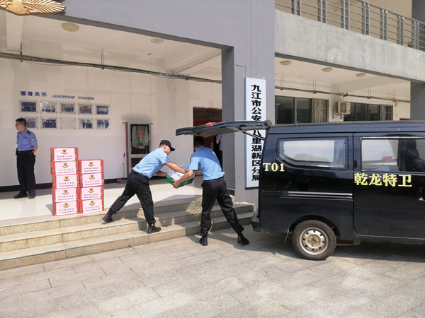 八里湖新区防汛慰问照片1.jpg