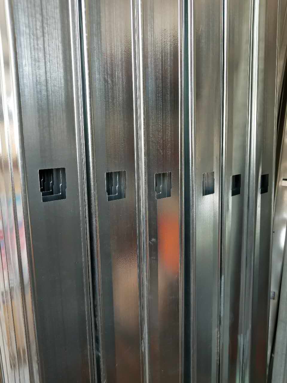 ”领泰“品牌轻钢龙骨