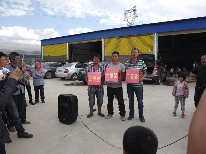 曙光公司合作社成员拔河赛