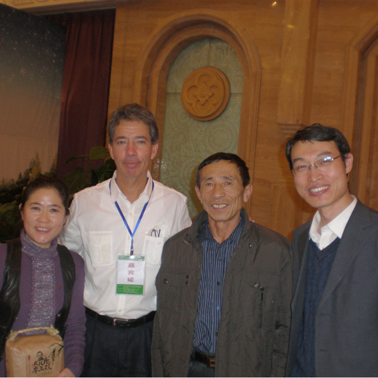 与国际硒生物研究所（硒生物创始人）合影