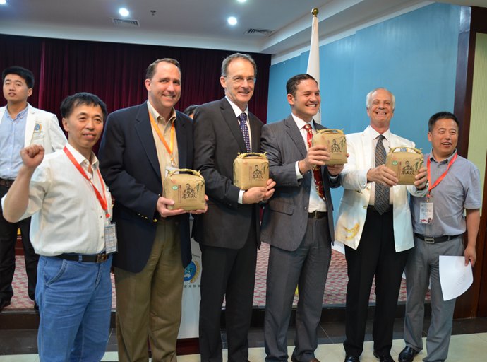 国际食品安全协会主席及成员合影