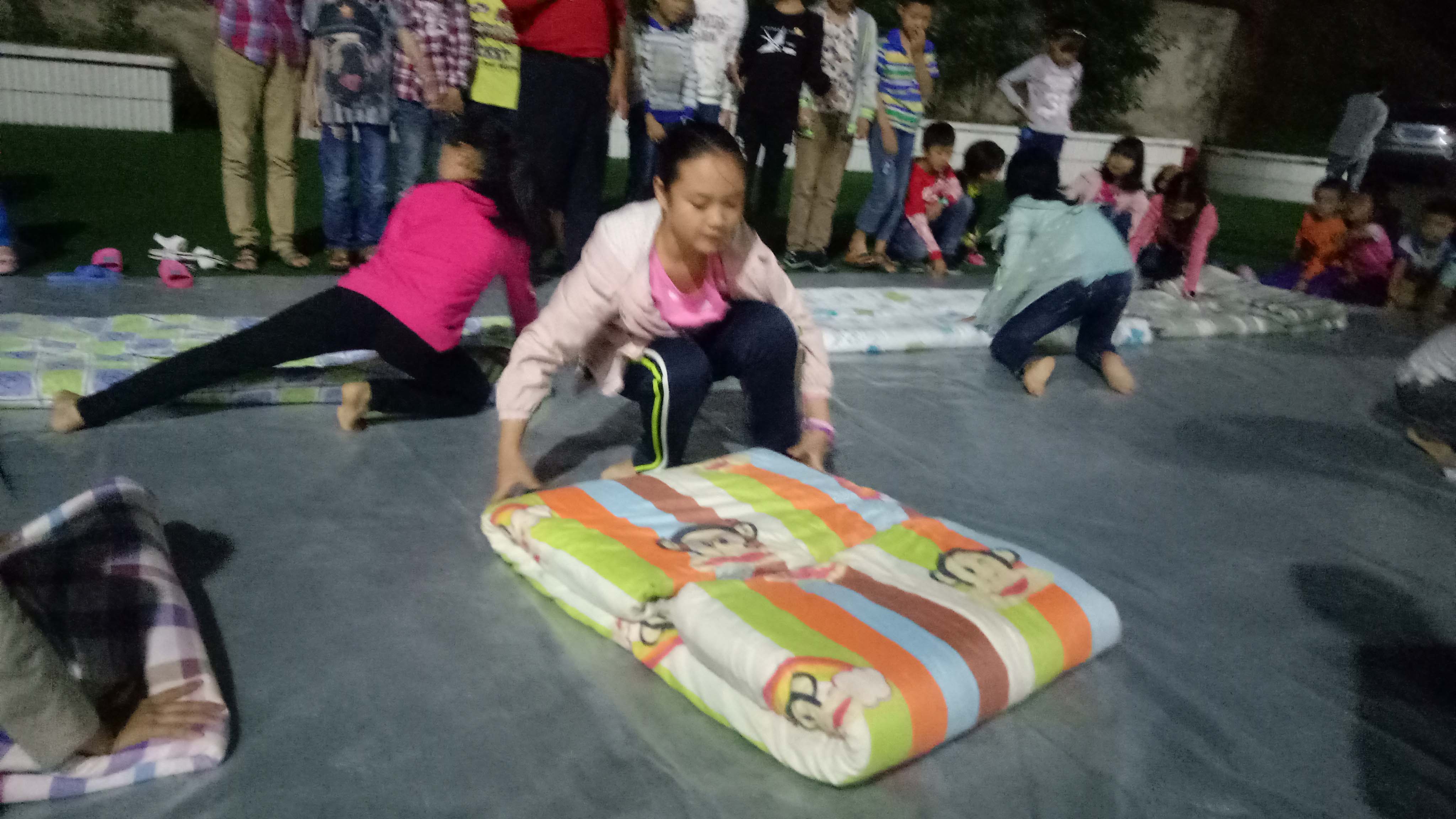 开学第一天学习叠被子