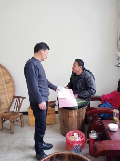 县人大代表 ：丁香镇林茶村新岭组组长郝加三参与疫情防控宣传.jpg