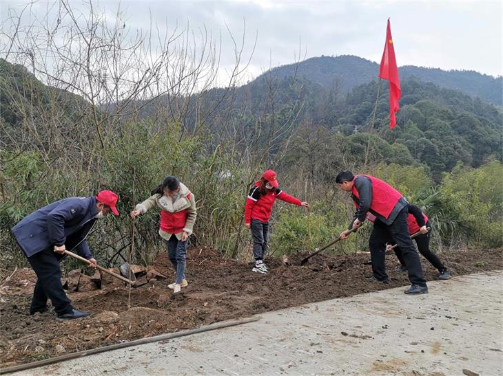 20200323094452_30114.jpg 矶滩乡人大代表积极参与志愿植树活动.jpg