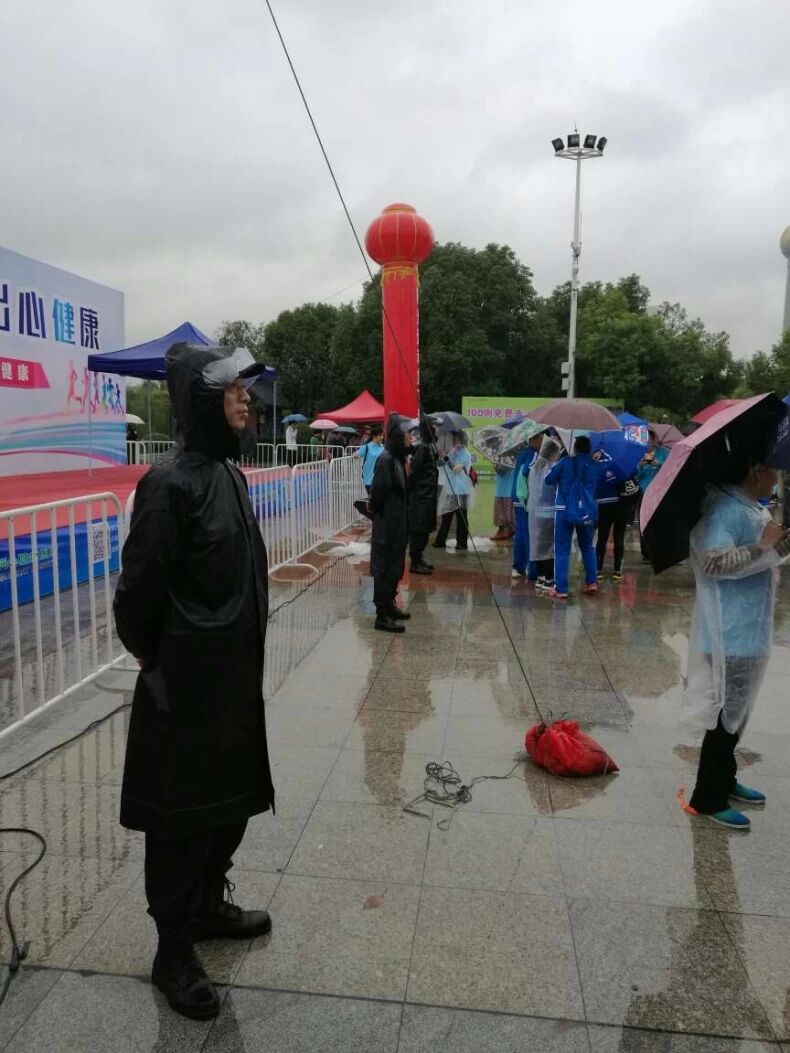 武汉天蓝鹰医院v医院为"庆祝亚心小镇成立十七保安别墅风情卧龙湖图片