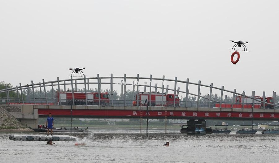 无人机空投救生圈.jpg