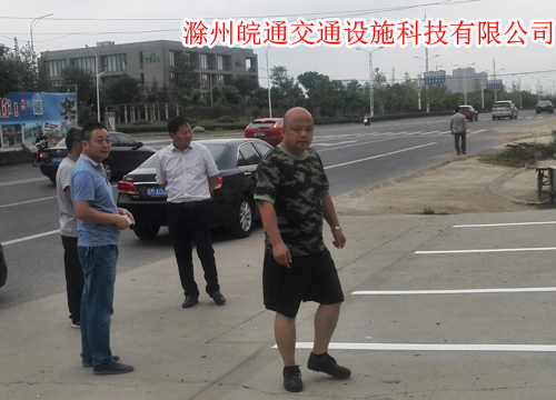 擔(dān)子-京華園小區(qū)車位劃線工程