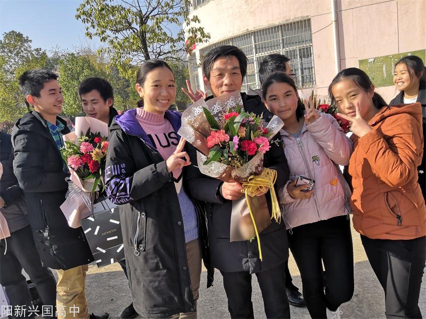 20181222104236_86324.jpg 师生合影.jpg