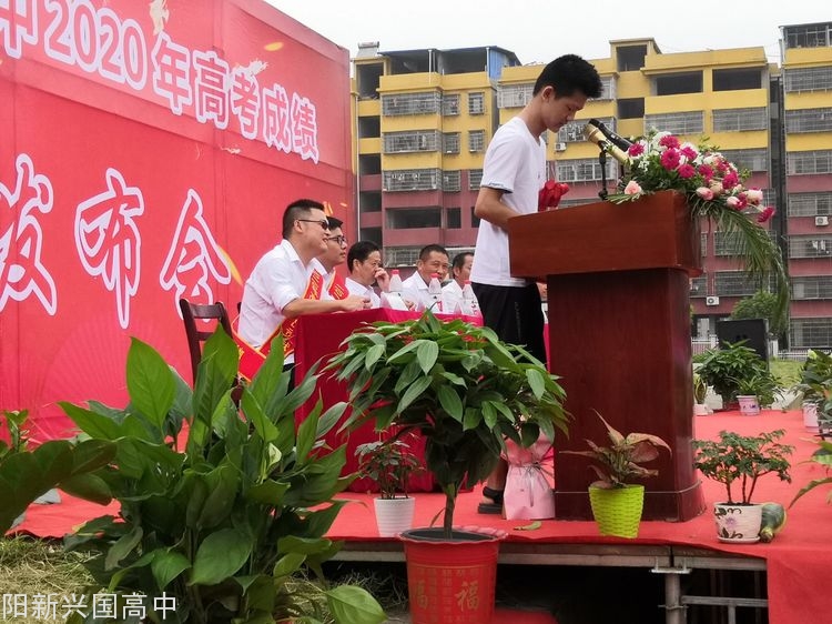 舒殿华.jpg