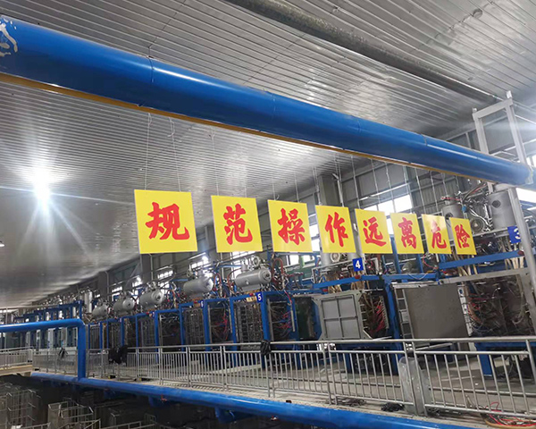 泡沫箱制造车间机器设备