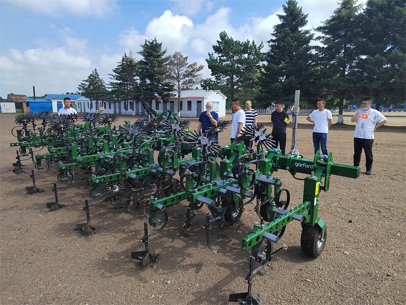 Academy of agricultural reclamation Sciences visited Garford Interrow weeder