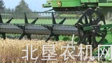 迪尔S690收获机收获小麦