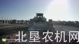 凯斯最大马力拖拉机在施工现场作业