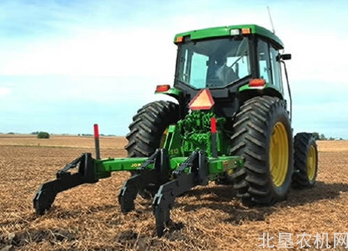 农机深松整地年度目标任务超额完成