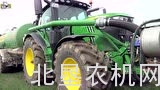 迪尔6215R拖拉机配泥浆罐车作业