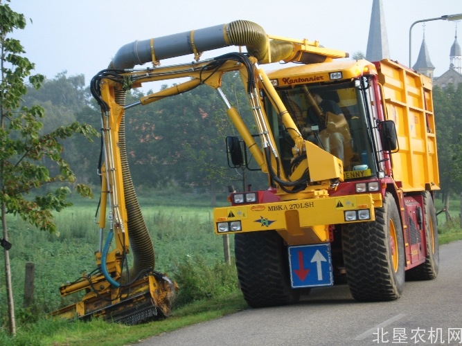 Vredo公司HS系列道路草坪修剪机