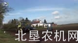 乌尼莫克MB-Trac 1800拖拉机犁地作业