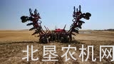 versatile公司500型折腰转向拖拉机配ML930型气吹播种机
