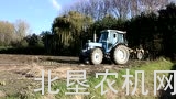 福特7610拖拉机配中耕机作业