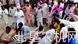 拖拉机和人拔河比赛 欢乐不断