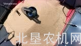 2台凯斯9240收割机配合作业
